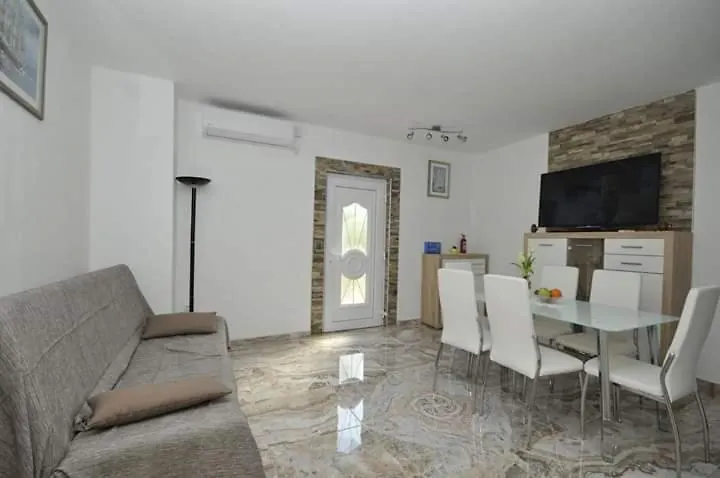 Mihaela Apartment Kastela